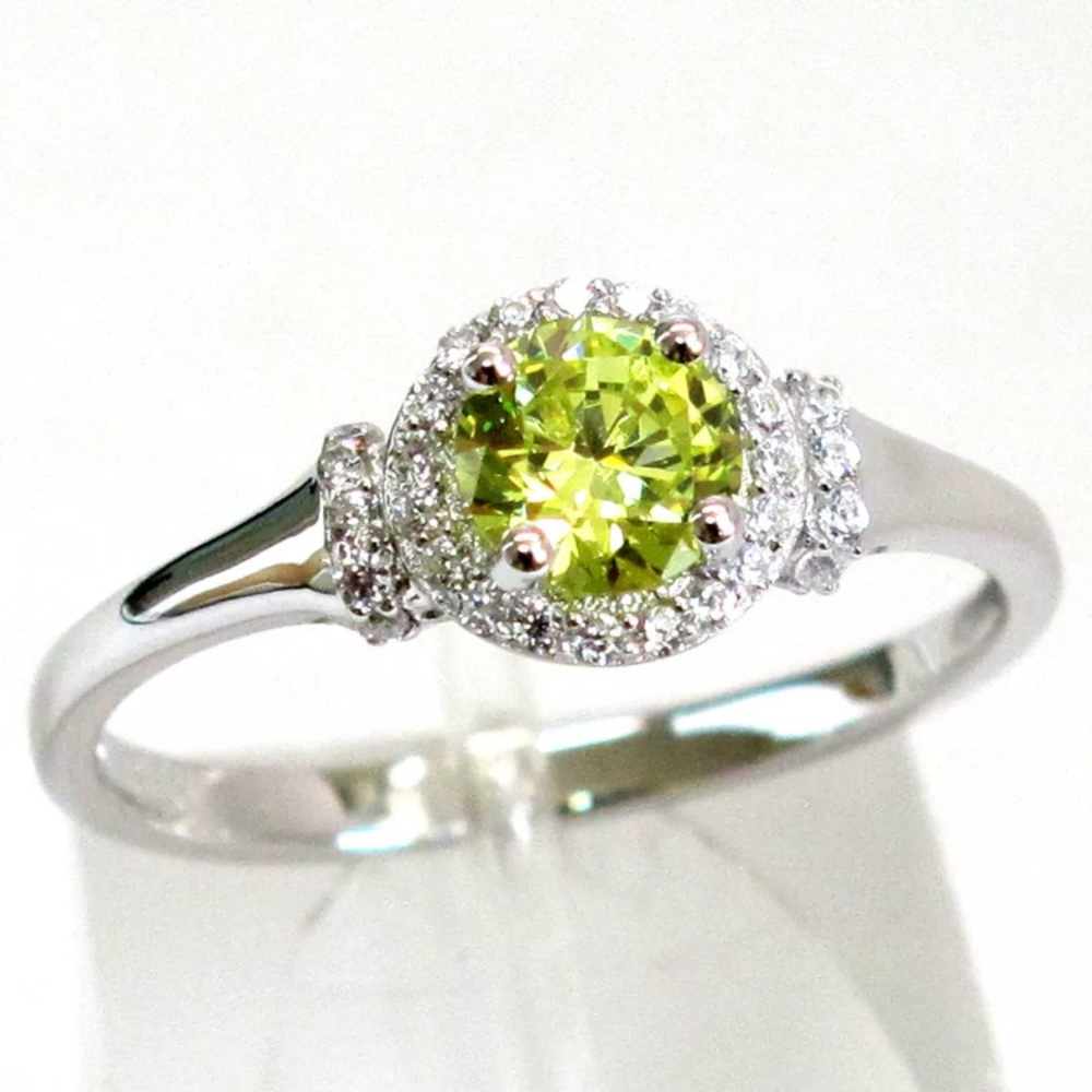 Round Cut Peridot Ring